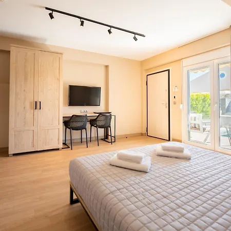 Olynthus Luxury & Aparthotel 3*