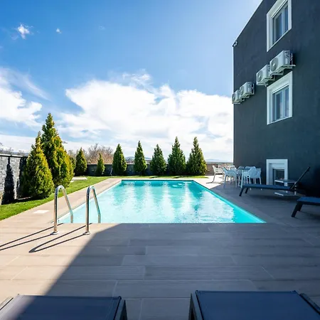 Aparthotel Olynthus Luxury & 3*