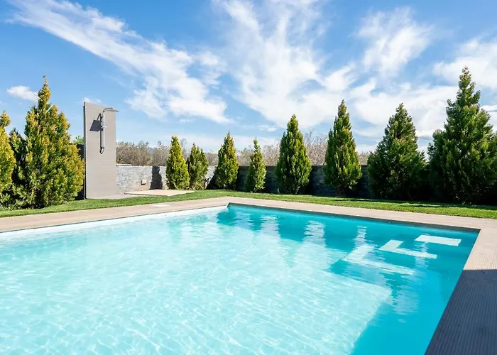 Olynthus Luxury &