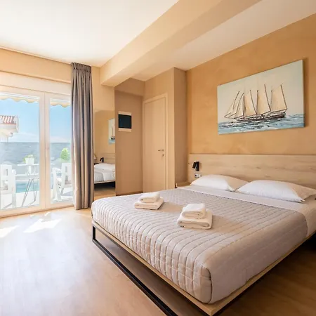 Olynthus Luxury & 3*