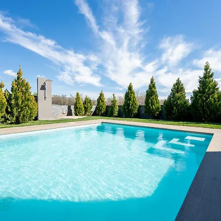 Olynthus Luxury &
