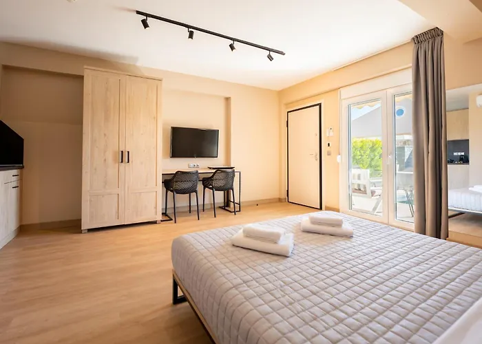 Olynthus Luxury & Aparthotel 3*