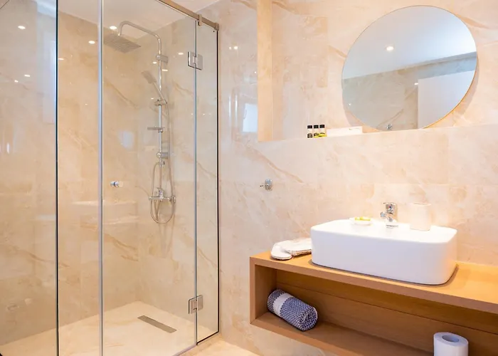 Olynthus Luxury & Aparthotel 3*