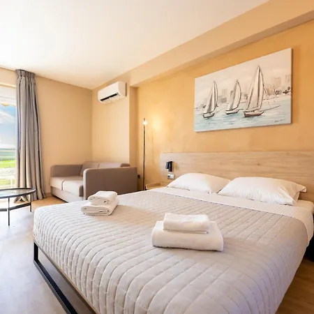 Olynthus Luxury & Aparthotel 3*