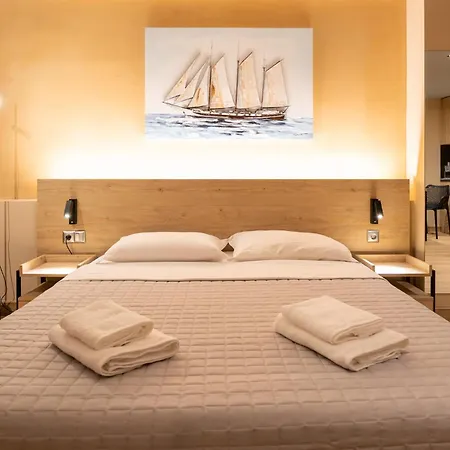 Olynthus Luxury & 3*