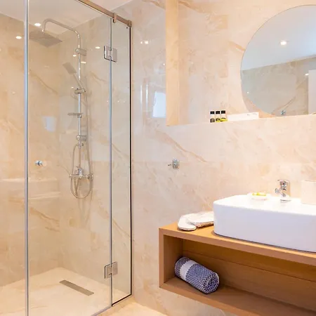Olynthus Luxury & Aparthotel 3*
