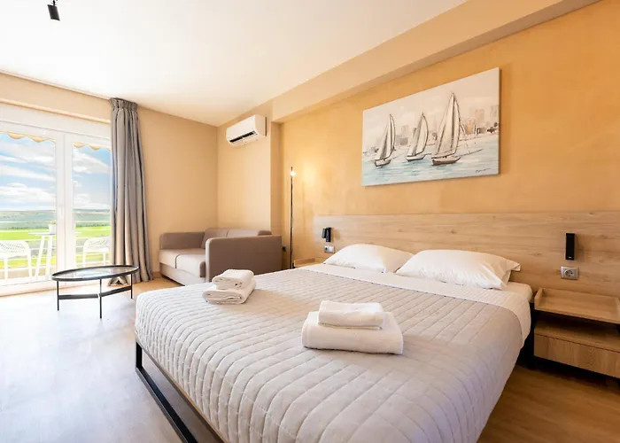 Olynthus Luxury & شقة فندقية 3*