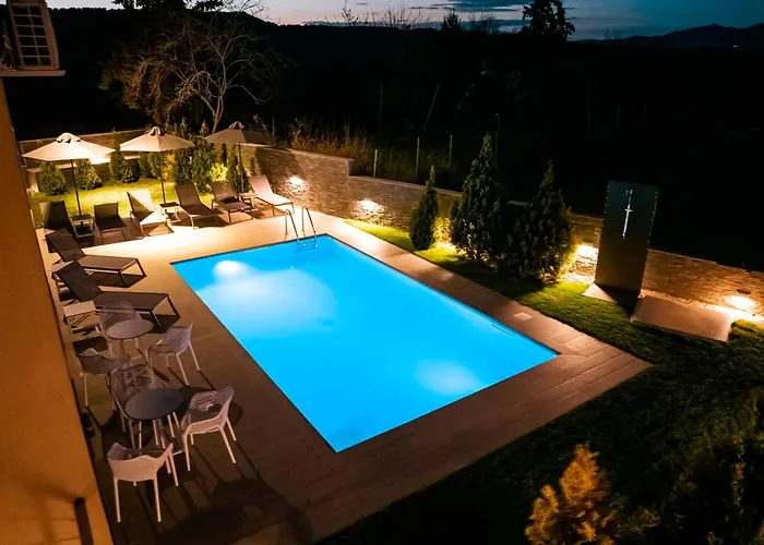 Olynthus Luxury & شقة فندقية 3*