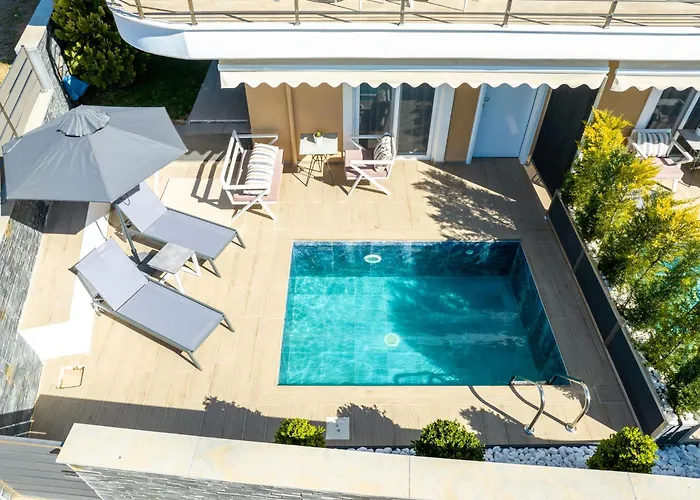Olynthus Luxury & 3*